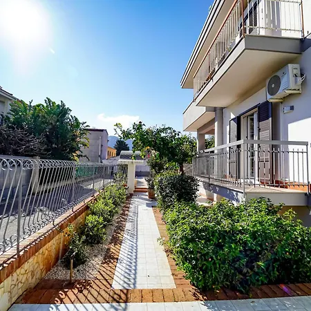 Lovely Villa, Close To The Hébergement de vacances Palerme